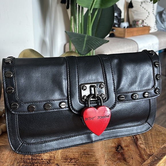 🔒❤️VTG NWOT BETSEY JOHNSON Leather Heart Lock Clutch❤️🔒 - Picture 6 of 15